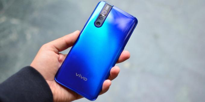 Smartfon Vivo V15 Pro: gradient pokrywa tylna konstrukcja
