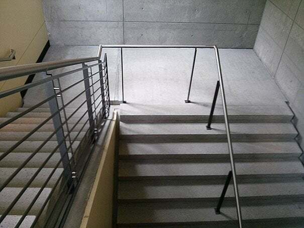 dziwne schody