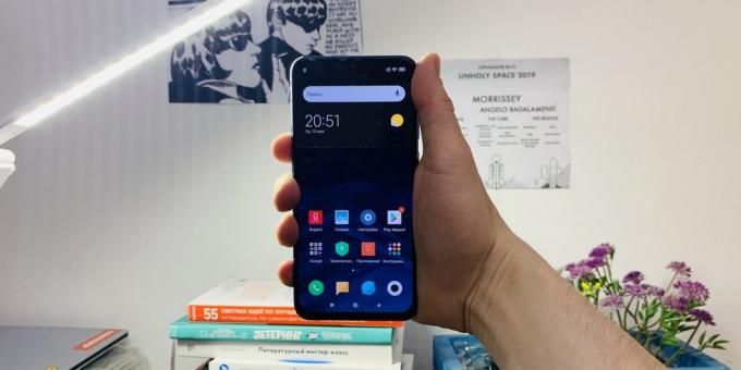 Xiaomi Mi 9 SE: w dłoni