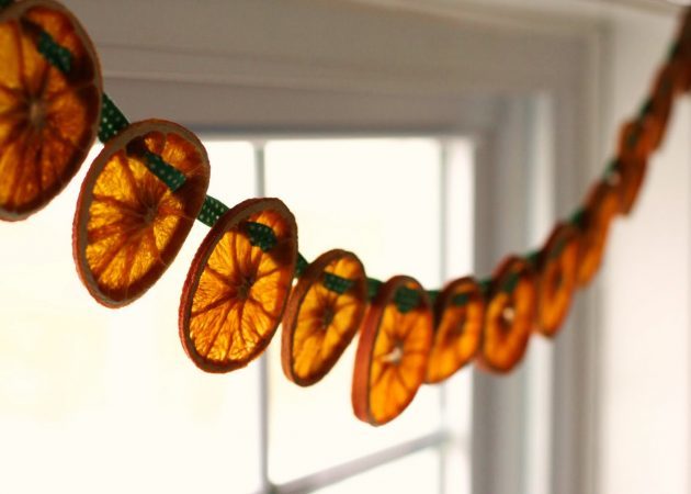Choinka dekoracji: suszone pomarańcze