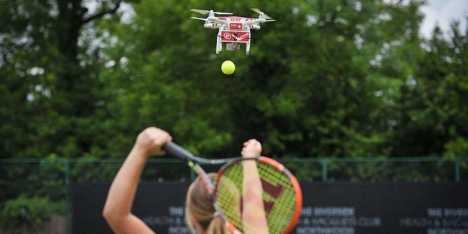 Drone pomaga tenisistów