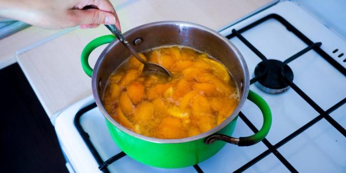 Dżem z moreli i pomarańczy: gotować przez 20 minut na małym ogniu