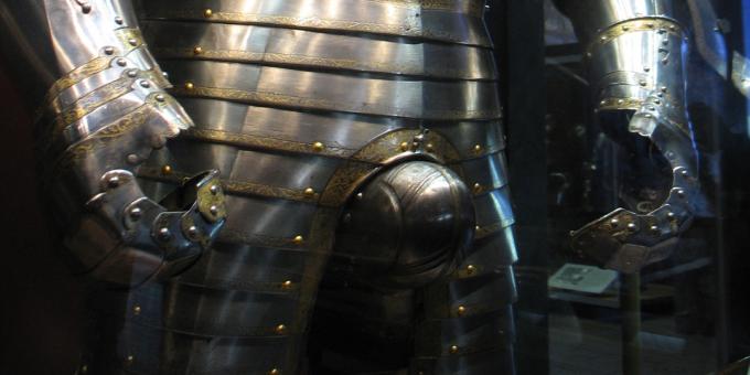 Średniowieczni rycerze nie nosili opancerzonych kajdanek, aby chronić swoje genitalia.
