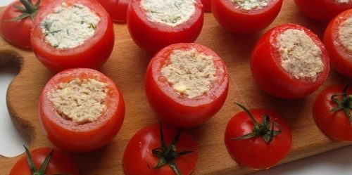 Pomidory nadziewane z wątroby dorsza