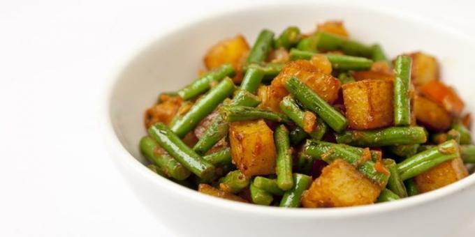 dania warzywne curry z ziemniakami i fasolką szparagową