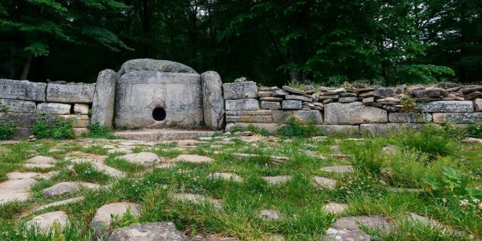 Zabytki Gelendzhik: dolmeny rzeki Zhane i wioska Vozrozhdenie