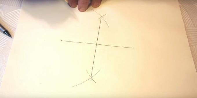 Jak narysować pięcioramienną gwiazdę: narysuj pionową linię