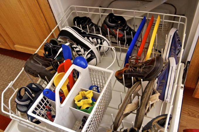 Jak używać zmywarki: buty do prania
