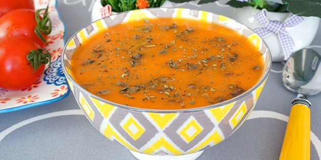 Jak gotować wątróbki: zupa pomidorowa z wątróbką drobiową