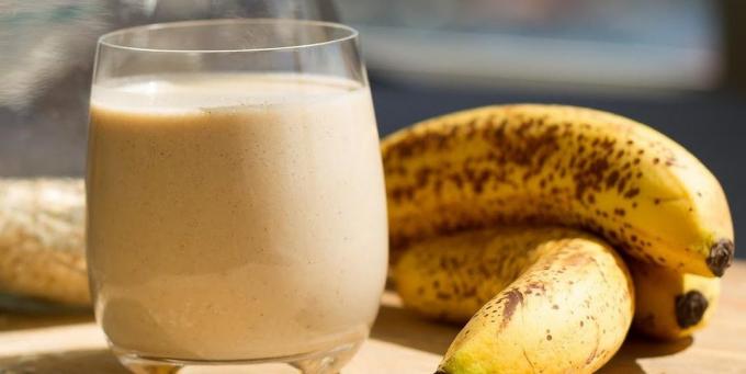 Smoothie z bananów, płatki owsiane i masła orzechowego