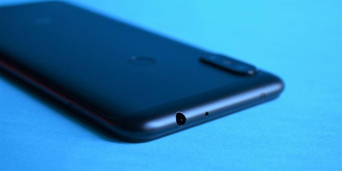 Przegląd Xiaomi redmi Uwaga 6 Pro: gniazdo słuchawkowe