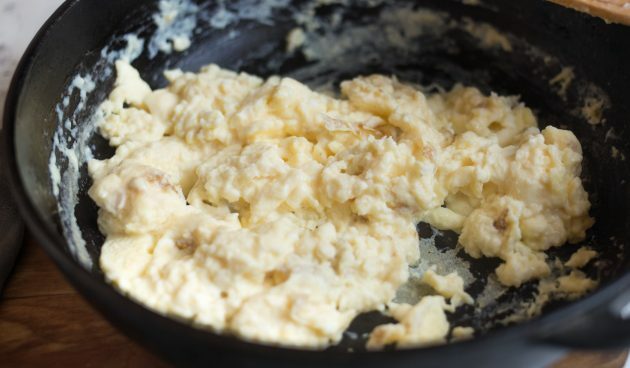 Quesadillas z Serem, Everch, Musztardą i Jajecznicą: Przygotuj Jajecznicę