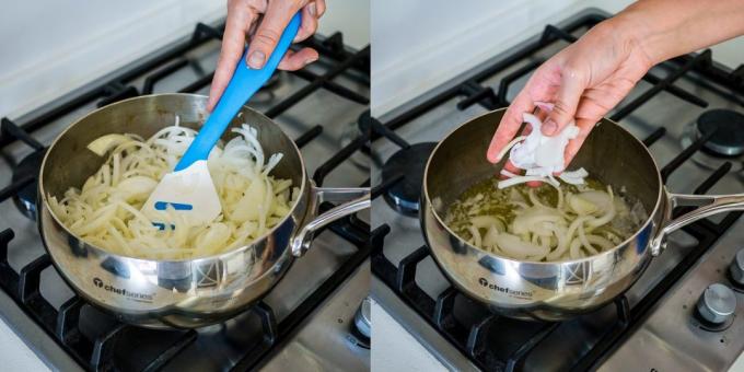 Jak gotować zupę cebulową: Włóż cebulę na patelni