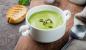 Kremowa zupa z zielonym groszkiem i awokado