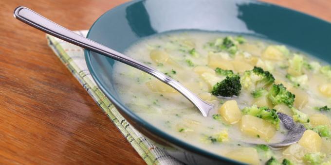 zupy warzywne: zupa z brokułami, ziemniakami i parmezanem