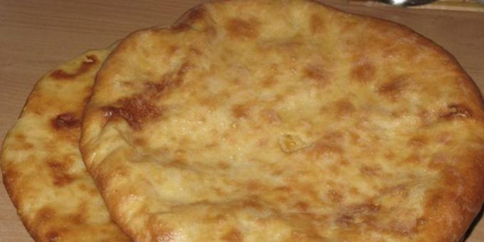 Przepisy: Osetyjskie placki z serem, ziemniakami i ziołami