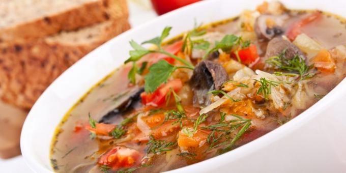 Jak ugotować zupę z grzybów i ryb