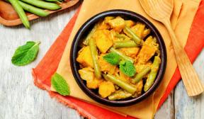 Curry z ziemniakami i fasolką szparagową