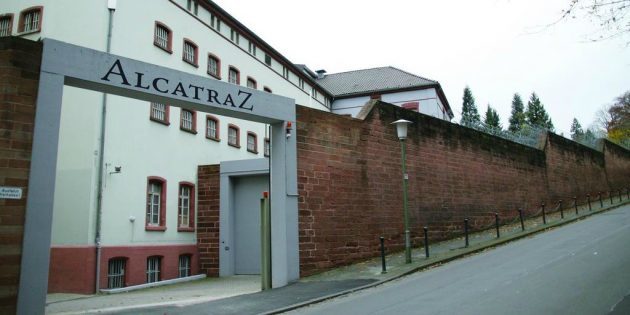 Hotel-więzienie, Niemcy