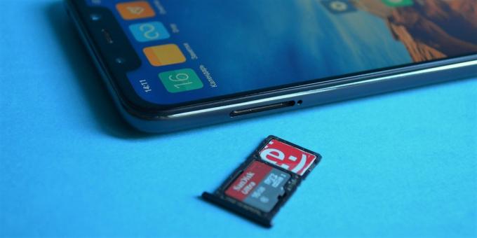 Przegląd Xiaomi Pocophone F1: Tray