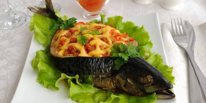 Przepisy na makrele w piekarniku: makrela z warzywami, grzybami i serem