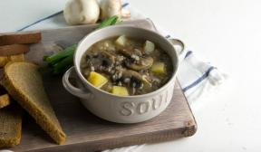 Wegańska zupa gryczana z grzybami