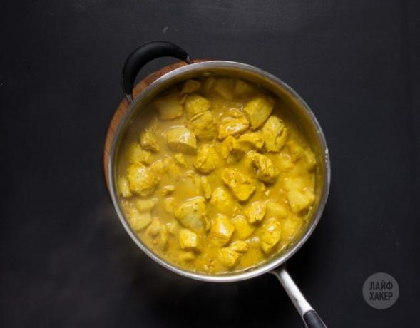 Curry z kurczaka z ananasem: dodaj ananasy