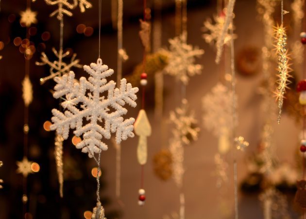 Ozdobić choinkę: Snowflake wykonane z papieru