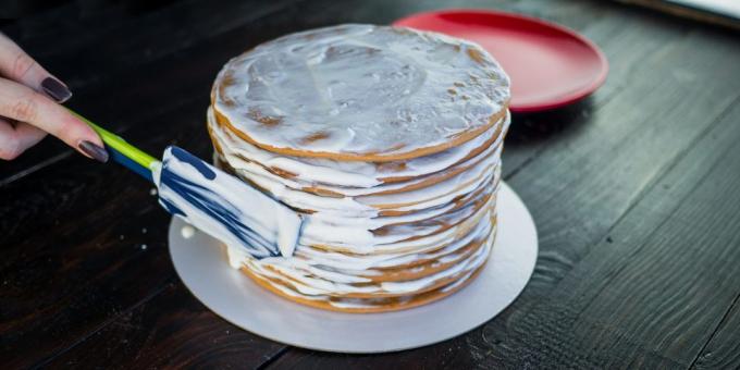 przepis na ciasto „ciasto miód”: nałożyć krem ​​na bokach ciasta