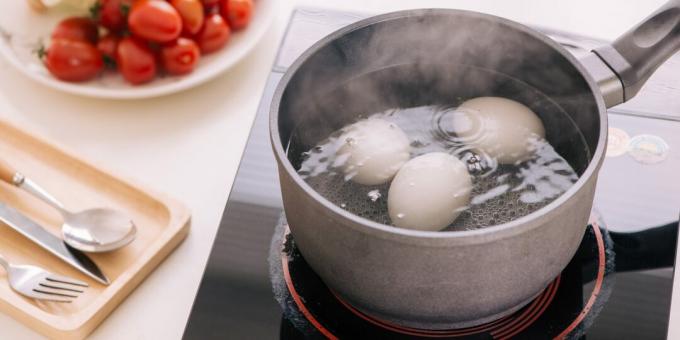 Jak i ile gotować jajka na miękko na kuchence