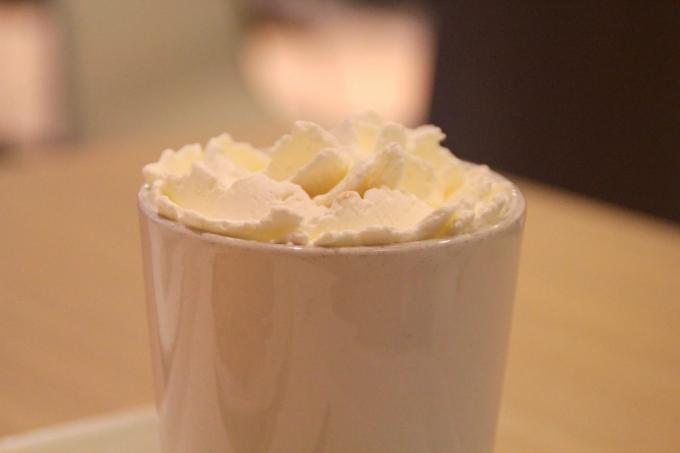 napoje gorące: biały gorąca czekolada z dyni