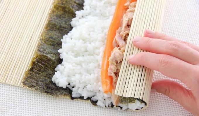 Jak przygotować sushi: hosomaki i Futomaki
