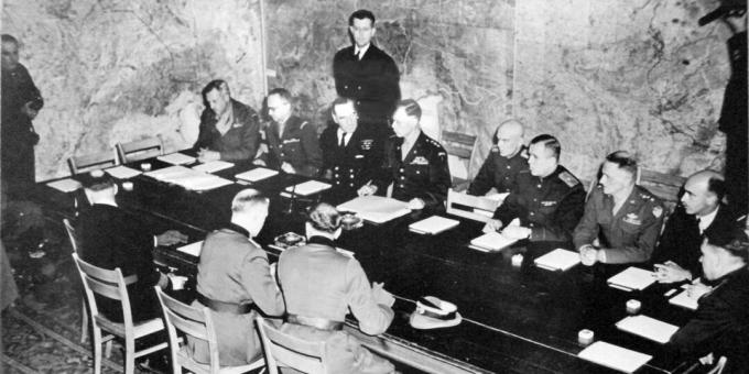 Podpisanie aktu kapitulacji Niemiec w Reims
