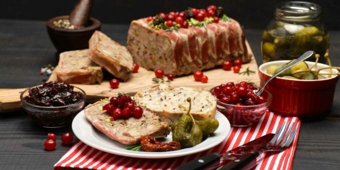 Terrine z wieprzowiną, kurczakiem i pistacjami