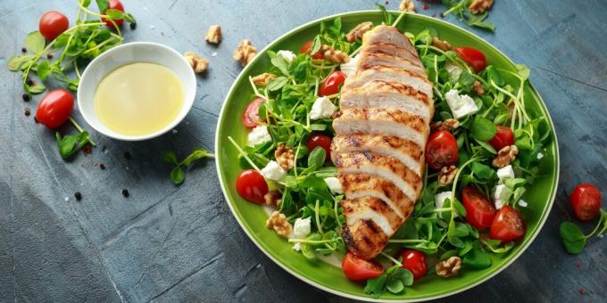 Paleo Weekly Menu: Zdrowa sałatka z kurczakiem, warzywami i serem feta