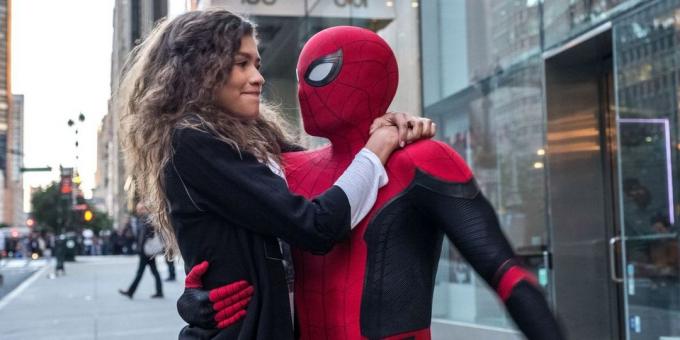 Spider-Man: Z dala od domu: łatwy letnim przeboju, sympatyczny nastolatek komedii o podróży