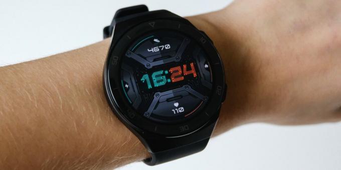 Huawei Watch GT 2e pod ręką