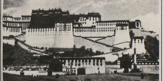 Historia Imperium Rosyjskiego: Pałac Potala w Lhasie. Zdjęcie wykonane przez Gombozhaba Tsybikova z ukrytą kamerą przez szczelinę w młynie modlitewnym.
