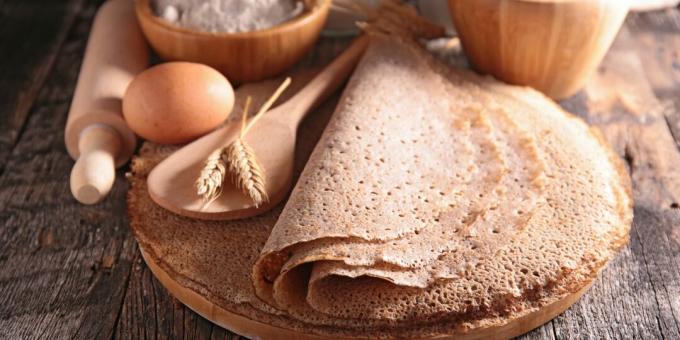 Naleśniki z mąki gryczanej i pszennej: prosty przepis