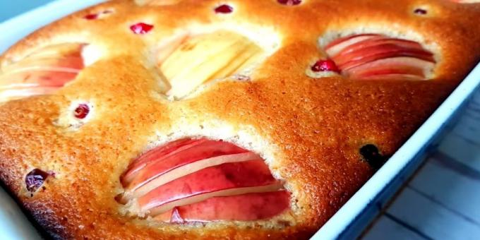 Meatless ciasto z jabłkami w soku jabłkowym