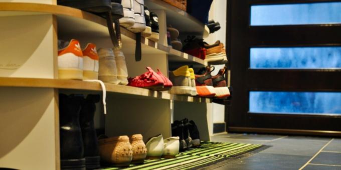 Jak posprzątać dom: włóż buty do szafy