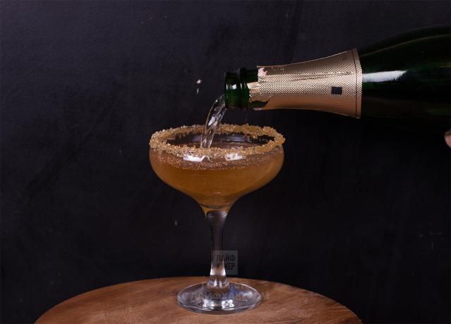 Jabłko koktajl z szampanem: soku wymieszać i szampana