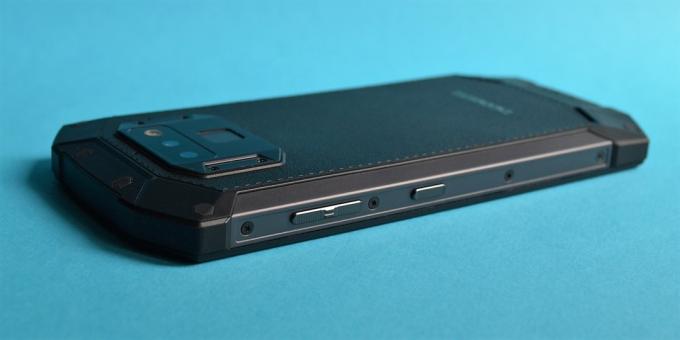 Doogee S70: powierzchnia boczna