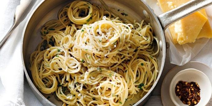 Dania z czosnkiem: spaghetti aglio e olio