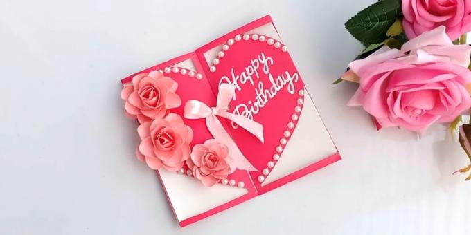 Jak zrobić kartkę z życzeniami w kształcie serca z kwiatów na urodziny z rękami