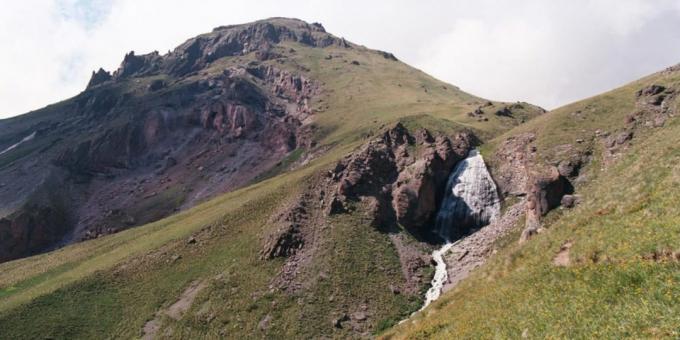 Relaks w obszarze Elbrus: warkocze Dziewicza wodospadu i obserwatorium na szczycie Terskol