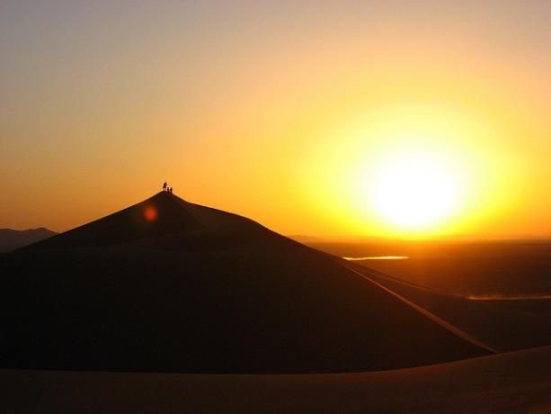 Zachód słońca na Saharze