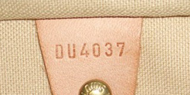 Oryginalne i fałszywe Louis Vuitton Torebki: wewnątrz musi być wybity numer seryjny