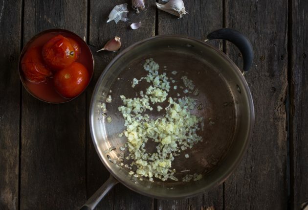 Jak zrobić zapiekankę z włoskich pierogów: oszczędzaj cebulę i czosnek
