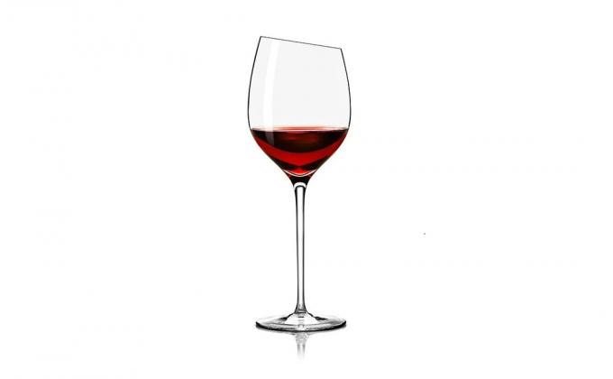 Kieliszek czerwonego wina Bordeaux